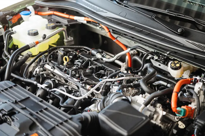 Nem túl szép, de hatékony a 2,5-ös Ford hibrid – Fotó: Rossen Gargolov / autóMAGAZIN