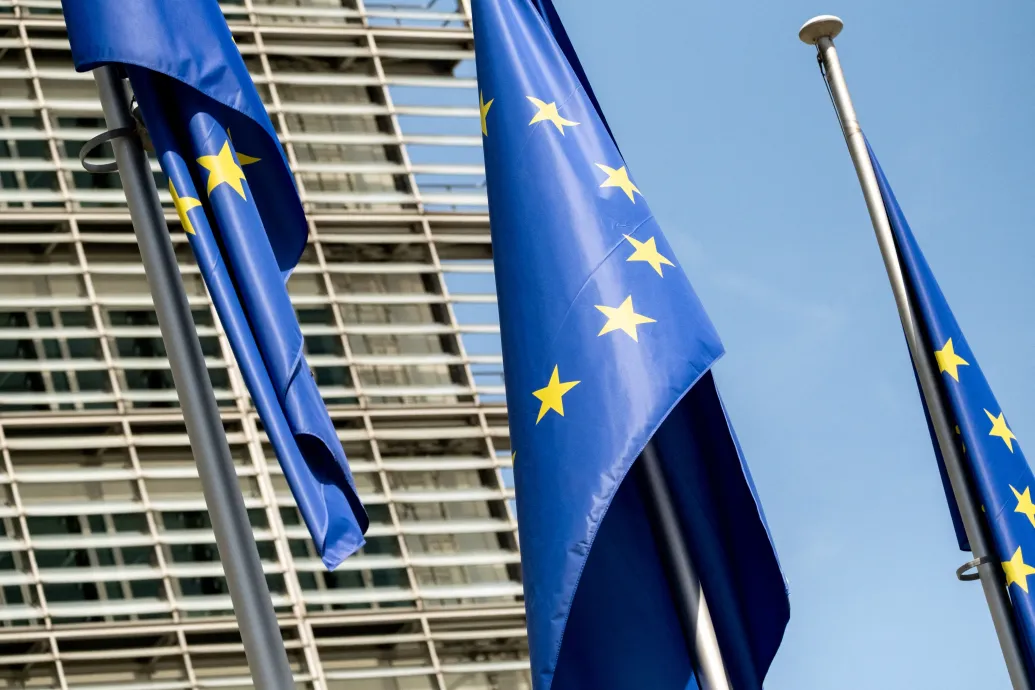 A kormány megemelt tervénél is magasabb magyar hiányt vár az Európai Bizottság 2026-ra