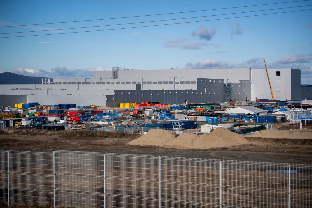 Elárulta Szijjártó minisztériuma, mit vállalt a Samsung a 133 milliárdos állami támogatásért