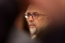 A csatorna él, de a párbeszéd halott: megnéztük, hogyan működik a KelemenHunorÉlőben chatcsoport