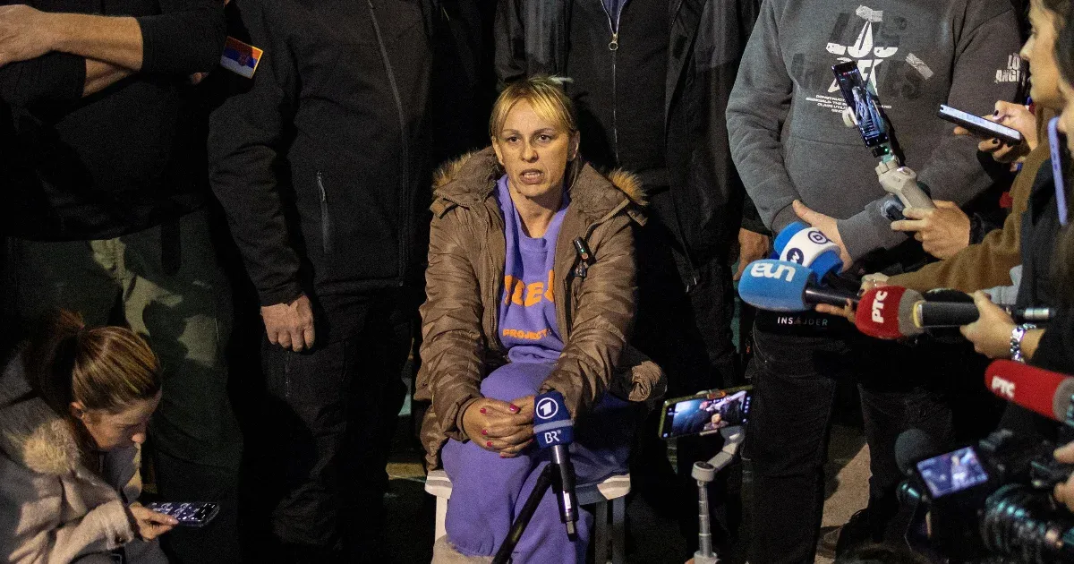 Befejezte az éhségsztrájkot a szerb nő, akinek fia meghalt az újvidéki tragédiában