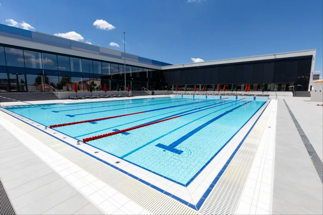 Januártól reggel hat és este nyolc között lesznek nyitva az állami uszodák