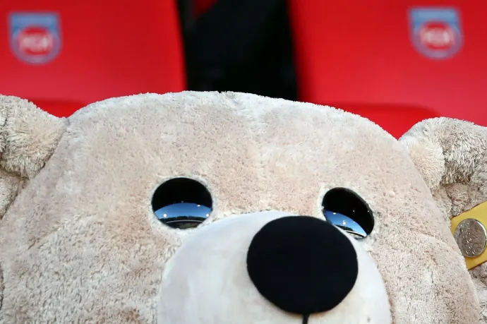 Kikötözős szexről, késekről és kokainról beszélgethetett gyerekekkel egy MI-vezérelt plüssmaci