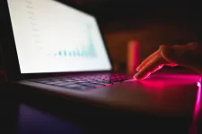 Észrevétlenül befolyásolhatja az online közvélemény-kutatások eredményeit a mesterséges intelligencia