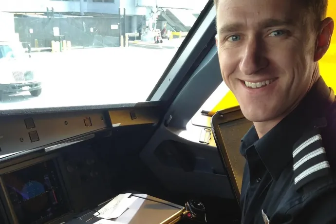 Feltételes szabadlábra bocsátják a pilótát, aki repülés közben akarta lekapcsolni az utasszállító hajtóműveit