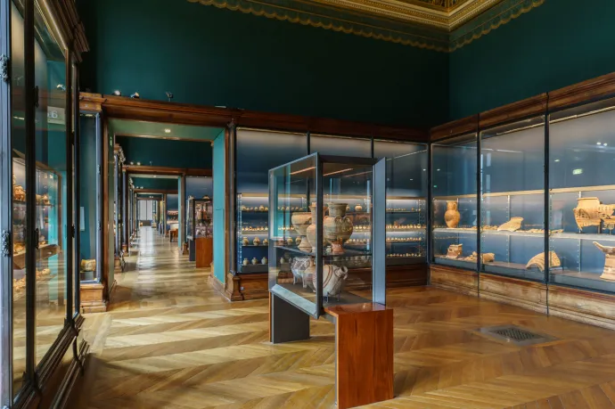 Rozoga a plafon, lezárták a Louvre egyik galériáját