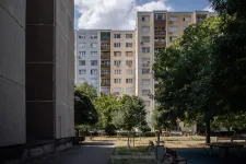 Olyan drágák lettek a budapesti panellakások, hogy több kerületben új építésű lakást lehet venni az árukból