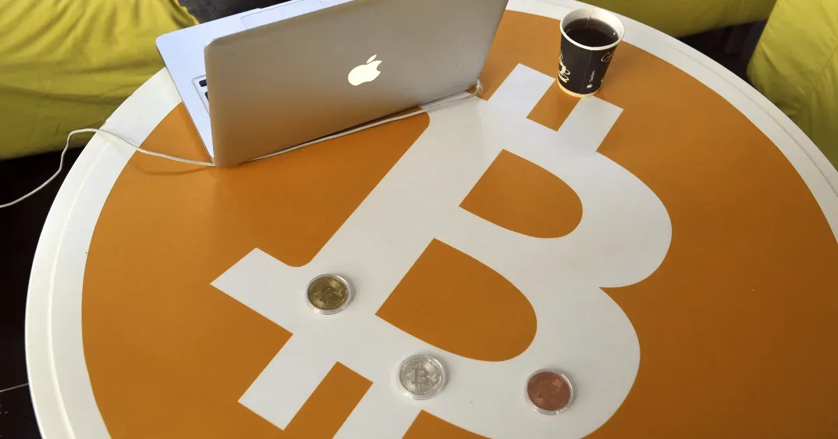 Zuhan a bitcoin: október óta értéke 47 százalékát elvesztette a kriptovaluta