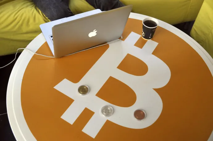 Tovább esik a bitcoin