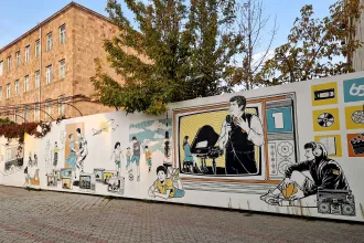 Miért pont a jereváni rádió szerepel a jól ismert osztogatós-fosztogatós viccben?