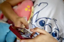 Ötből egy kiskorút kértek már arra, hogy explicit fotót küldjön magáról online