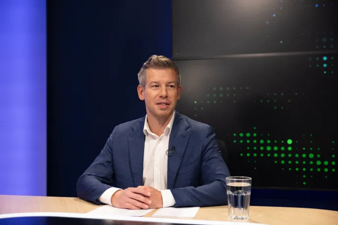 Magyar Péter: Lefagytak a Karmelitában, mert sok helyen nem a bejelentett Tisza-jelöltekre számítottak
