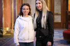 Döntöttek, 3,4 millió forintot vonnak el Szabó Tímeától, amiért felmutatta az összevert Orosz Bernadett fotóját