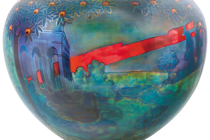 Egy Tesla árát fizette ki valaki egy Zsolnay vázáért