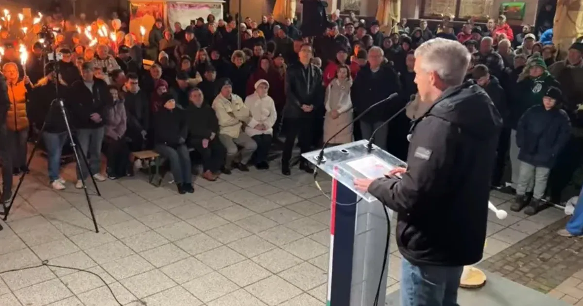 Magyar Péter fórumán arról beszélt egy fiatal, hogy a Tisza listája miatt rúgták ki a KKM-ből, a min…