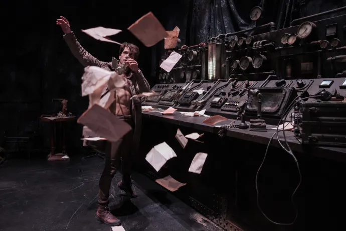 Azokba az iratokba a néző is belenézhet – Fotó: Nagy Attila / Walk My World