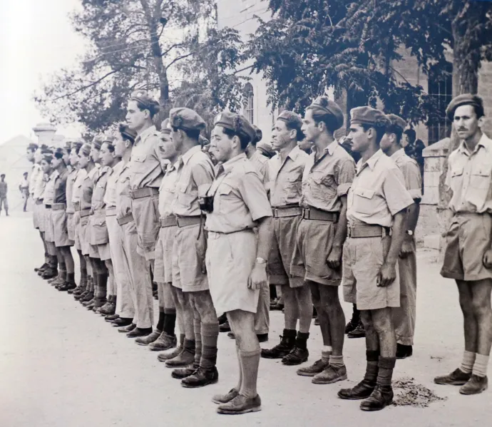 Az izraeli hadsereg katonái 1948-ban, akik között sokan a Palesztina területén folyó évtizedes gerillaharc veteránjai vagy menekültek voltak – Fotó: Universal History Archive / Getty Images