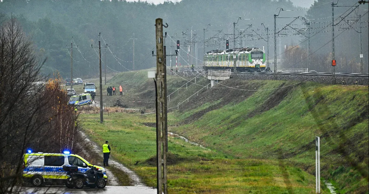 Lengyelország bezárja az utolsó orosz konzulátust is a vasúti robbantás miatt