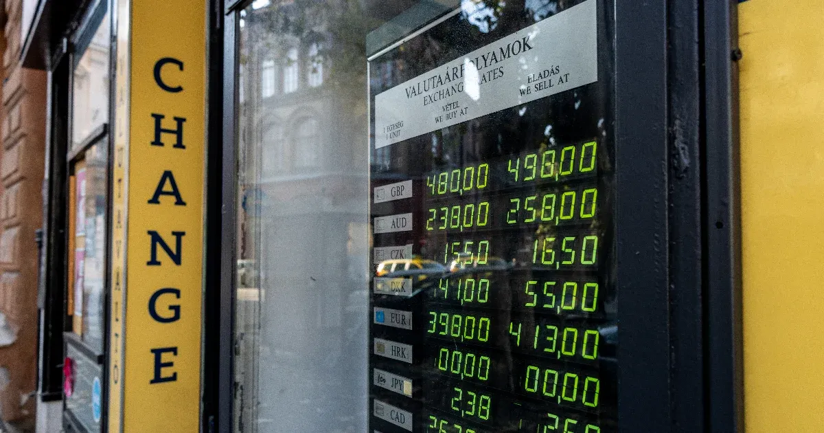 Másfél éves rekordot döntött meg a forint