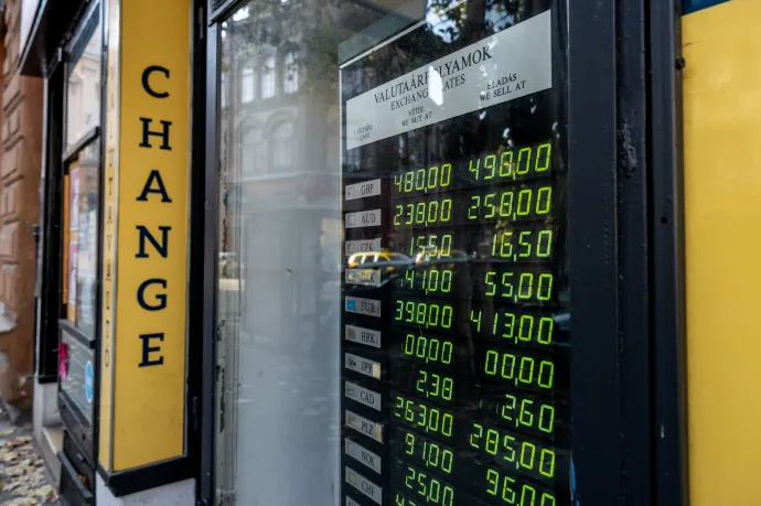 Másfél éves rekordot döntött meg a forint