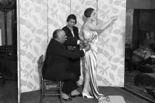 Miért nem őrzi divatmárka a modern luxus igazi atyjának nevét?