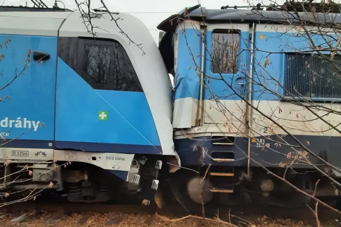 Frontálisan összeütközött két vonat Csehországban, 47-en megsérültek