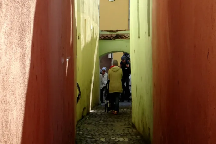 Tavaszig lezárják Brassó egyik turisztikai látványosságát, a Zsinór utcát