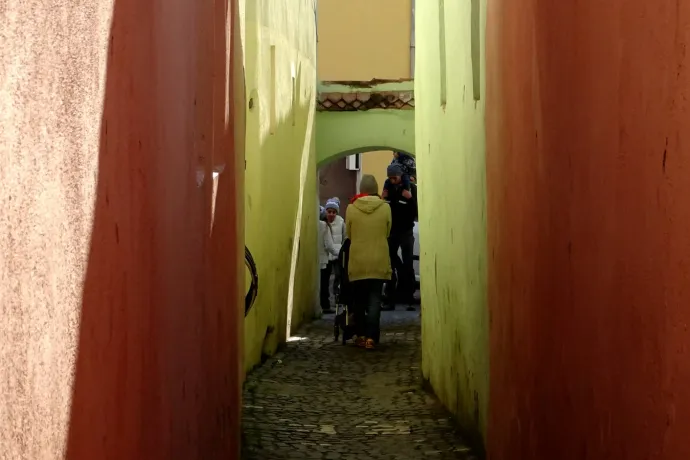 Tavaszig lezárják Brassó egyik turisztikai látványosságát, a Zsinór utcát