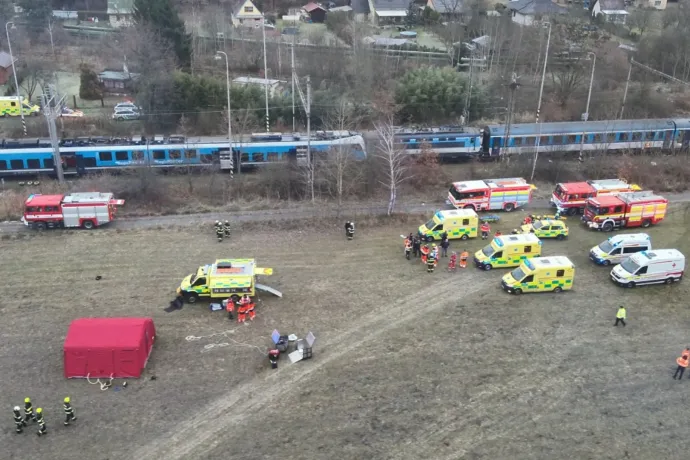 Frontálisan összeütközött két vonat Csehországban, 47-en megsérültek