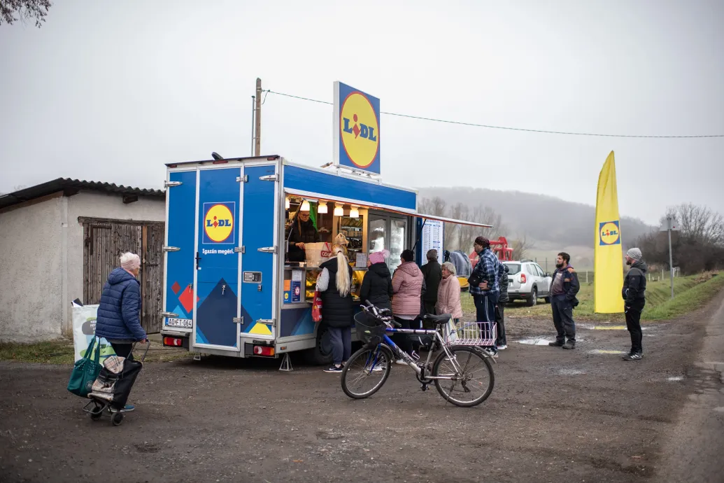 Megoldjuk mi kisbolt nélkül is, csak zavar, hogy nem előre megyünk vele, hanem hátra