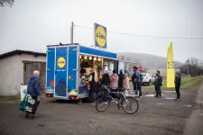 Megoldjuk mi kisbolt nélkül is, csak zavar, hogy nem előre megyünk vele, hanem hátra