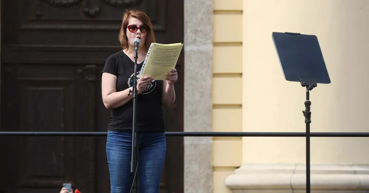 Kiszállt az aksigyárak ellen tiltakozó Mikepércsi Anyákból a volt elnök, mert a Tisza képviselőjelöltje lenne