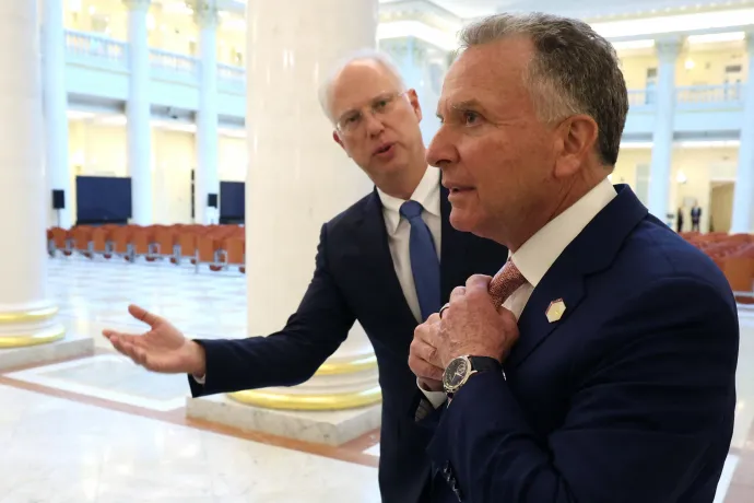 Kirill Dmitrijev és Steve Witkoff találkozója Szentpéterváron 2025. április 11-én – Fotó: Vyacheslav Prokofyev / Pool / AFP