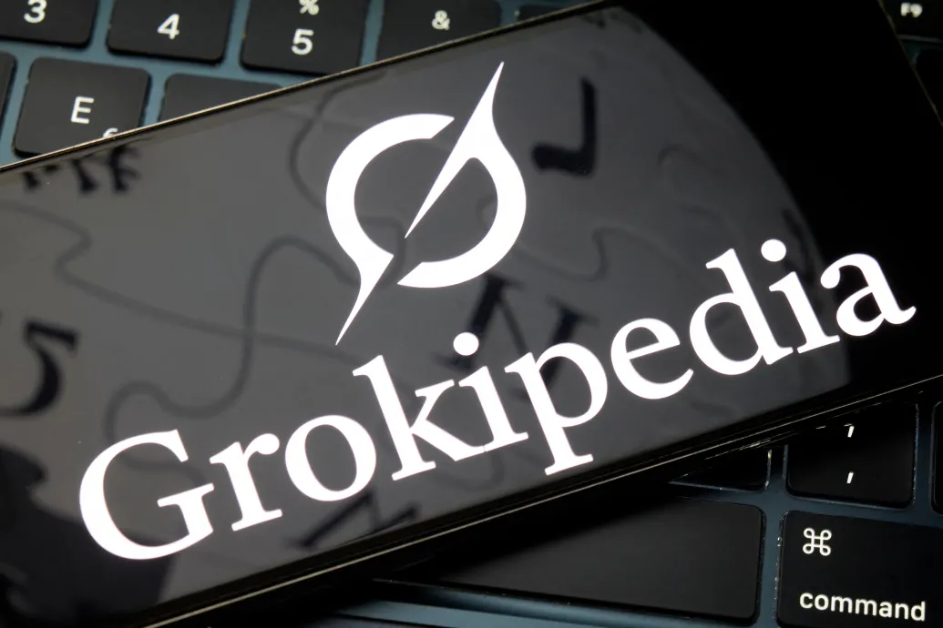 Simán hivatkozik neonáci weboldalakra Elon Musk MI-alapú Wikipédia-alternatívája