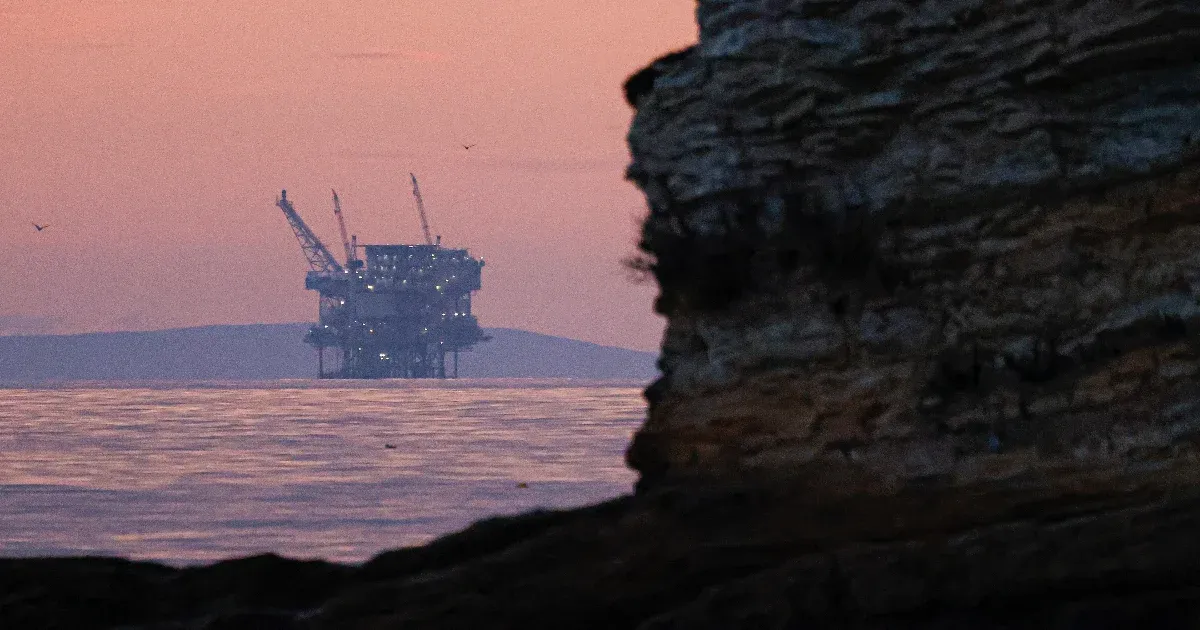 Donald Trump fúrótornyokat telepítene Florida és Kalifornia partjaihoz