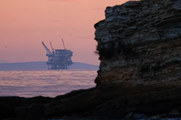 Donald Trump fúrótornyokat telepítene Florida és Kalifornia partjaihoz