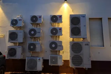 Úgy telepítjük a hűtő-fűtő klímákat, mintha nem lenne holnap, pedig megérné tudatosabban csinálni