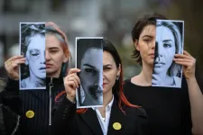 Tízből nyolc magyar szerint a pia és a drog miatt lesz bántalmazó egy férfi, és nem azért, mert feljogosítva érzi magát rá