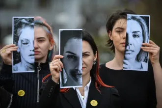 Tízből nyolc magyar szerint a pia és a drog miatt lesz bántalmazó egy férfi, és nem azért, mert feljogosítva érzi magát rá