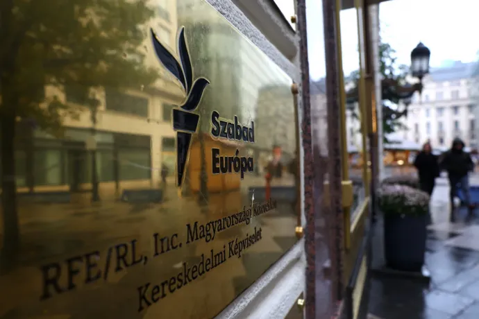 Eloltottak egy lámpát