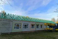 Egyszerre újítják az óvodákat Lábatlanban, az egyik tetejét leszedték, rögtön be is ázott