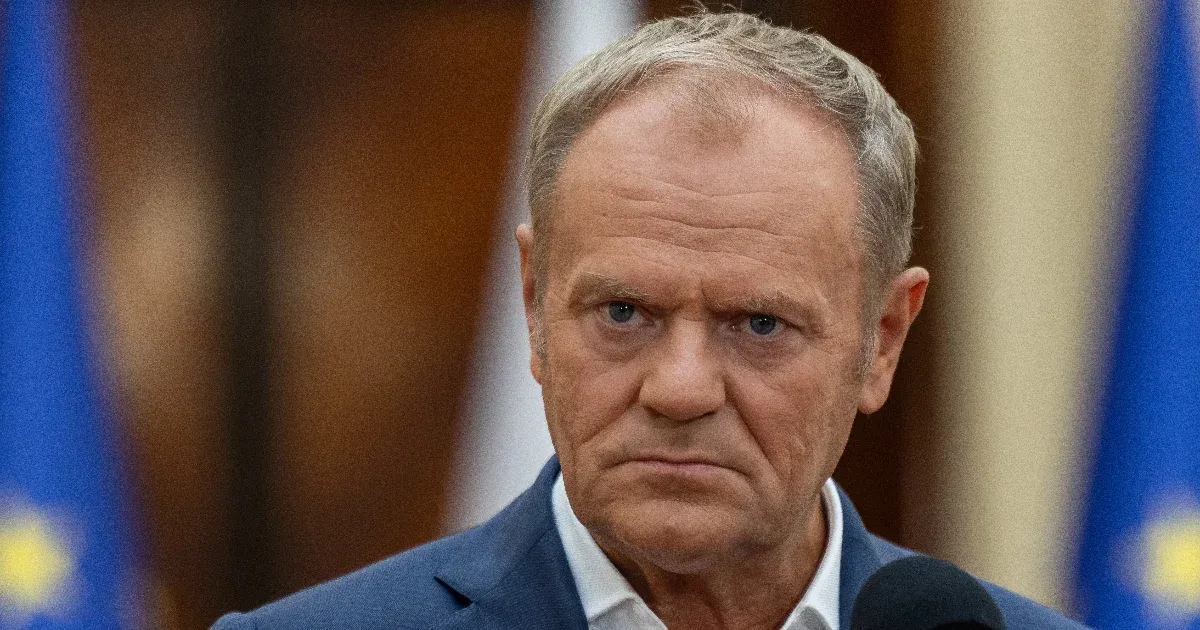 Donald Tusk beszólt Orbánnak, amiért Ukrajna támogatásának leállítását kéri, Szijjártó válaszul háborúpártizott egyet