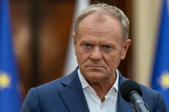 Donald Tusk beszólt Orbánnak, amiért Ukrajna támogatásának leállítását kéri, Szijjártó válaszul háborúpártizott egyet