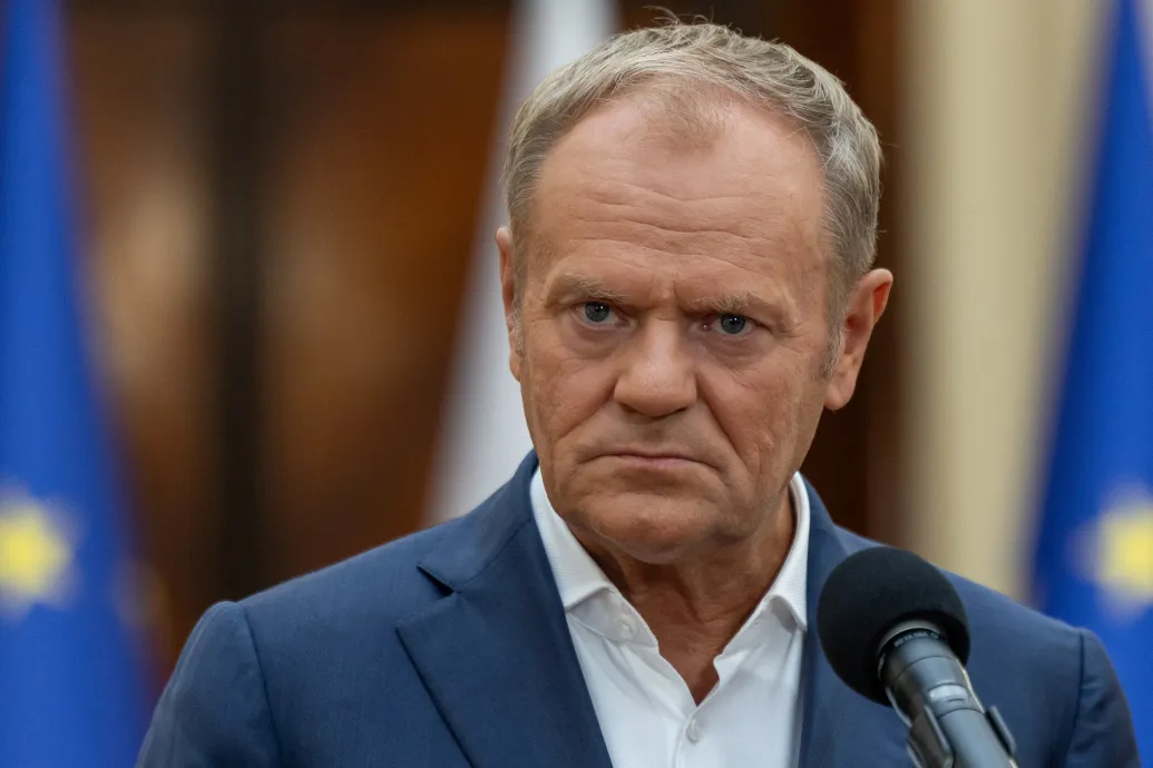 Donald Tusk beszólt Orbánnak, amiért Ukrajna támogatásának leállítását kéri, Szijjártó válaszul háborúpártizott egyet