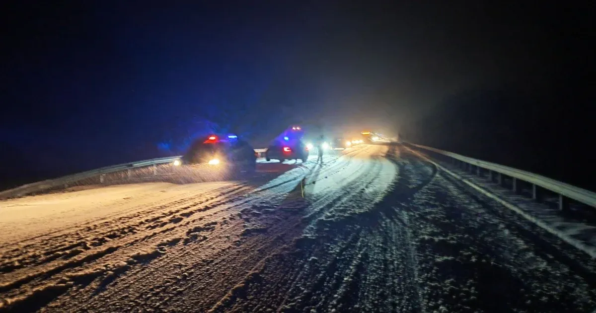 Országszerte közlekedési fennakadásokat okozott a havazás, több település elérhetetlenné vált busszal