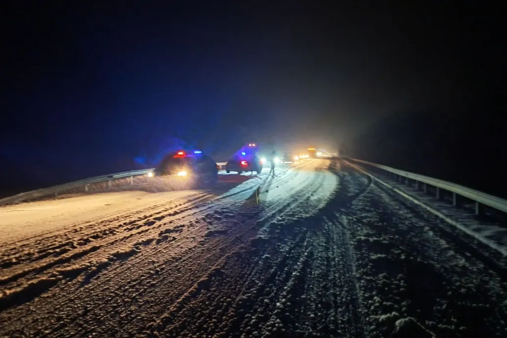 Országszerte közlekedési fennakadásokat okozott a havazás, több település elérhetetlenné vált busszal
