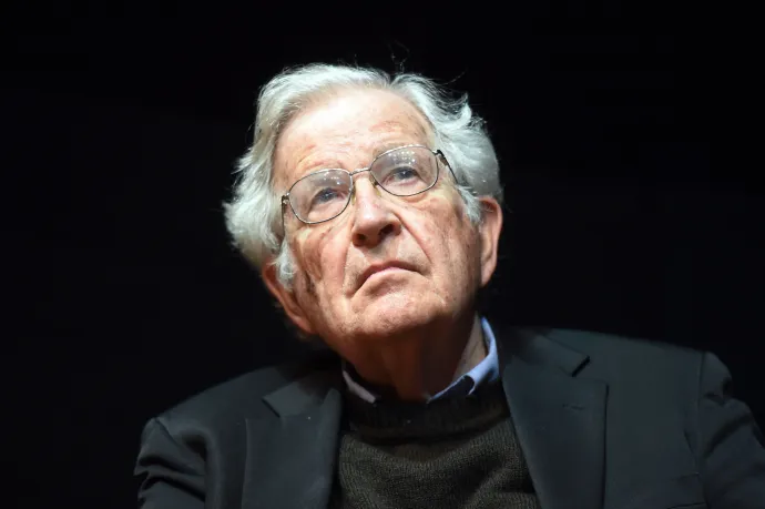 Noam Chomsky és Epstein kapcsolata sokkal közelebbi volt, mint amit a filozófus elismert