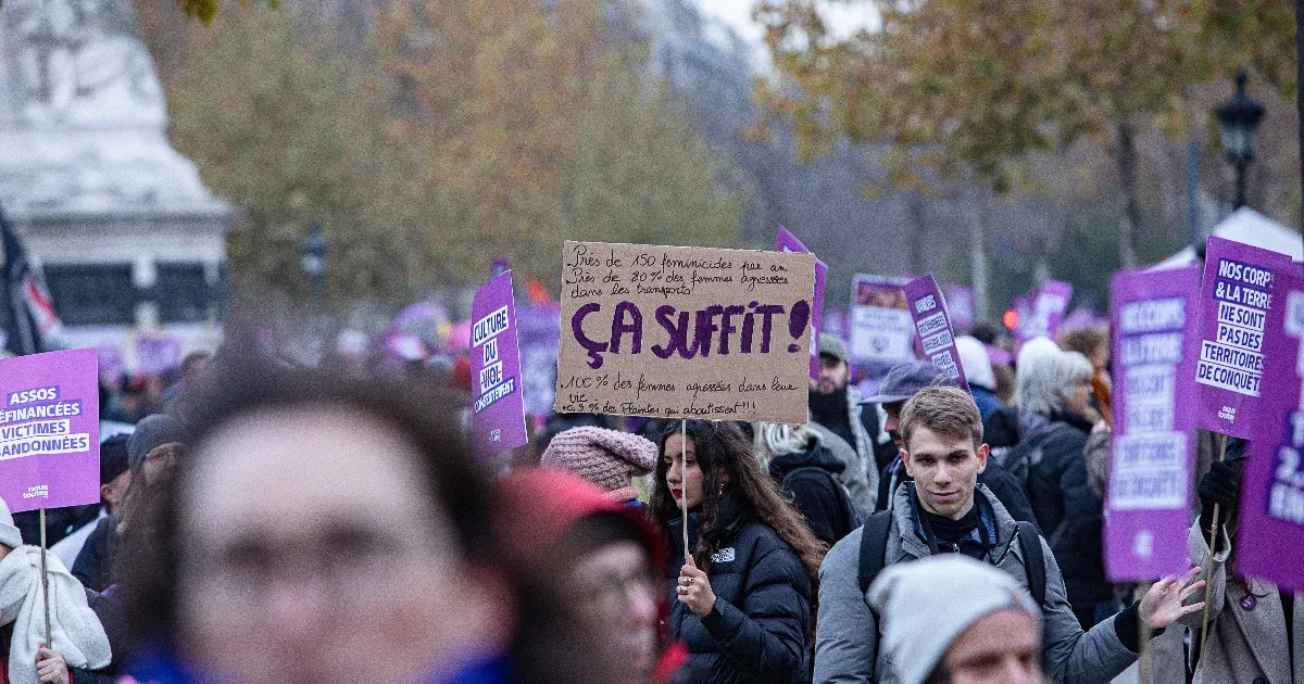 Több ezren tiltakoztak Franciaországban a nőkkel szembeni erőszakkal szemben