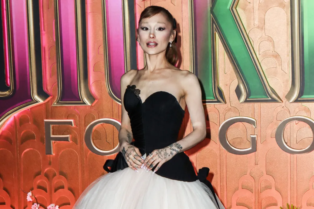 Kilenc nap börtönre ítélték és kiutasították Szingapúrból azt a férfit, aki rátámadt Ariana Grandéra