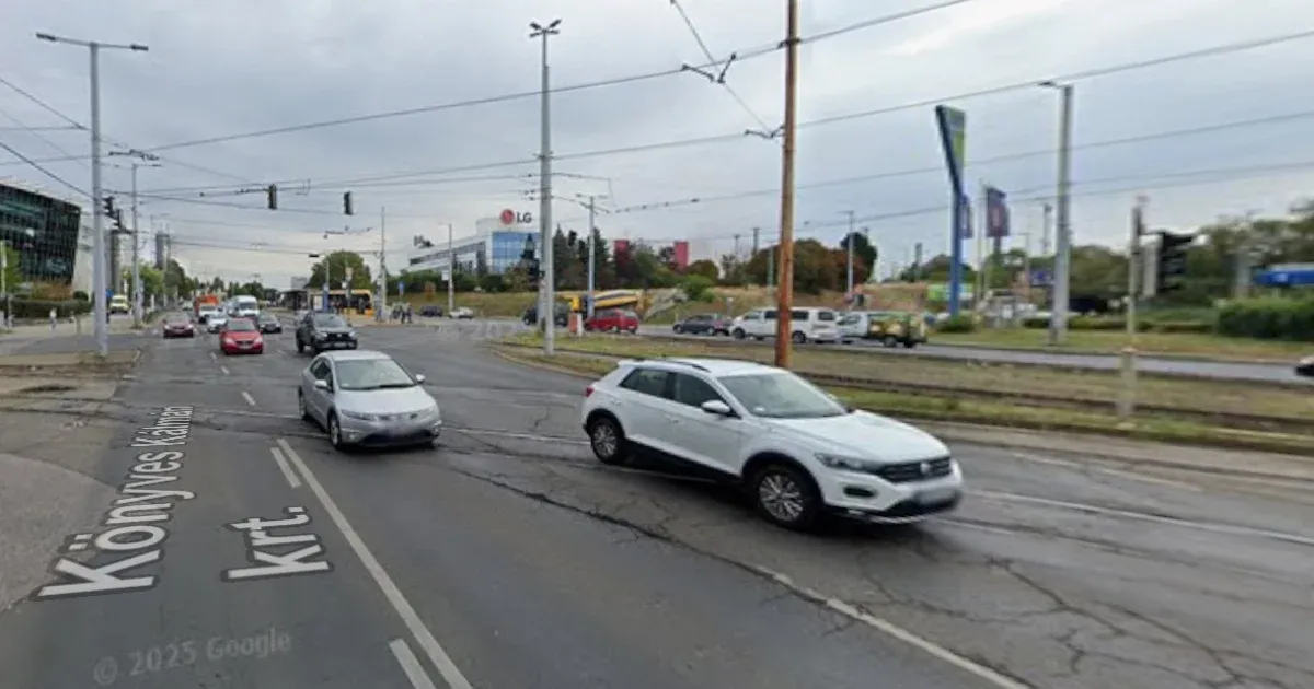 14 autó is defektet kaphatott egy kátyú miatt a Könyves Kálmán körúton